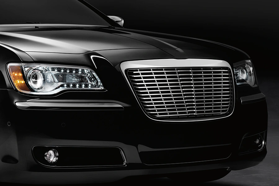 La Aŭtomobila Krado: Kie Dezajna Identeco Renkontas Inĝenieran Precizecon